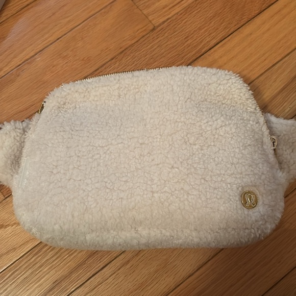 LULULEMON I CROSS BODY BAG - Picture 2 of 3